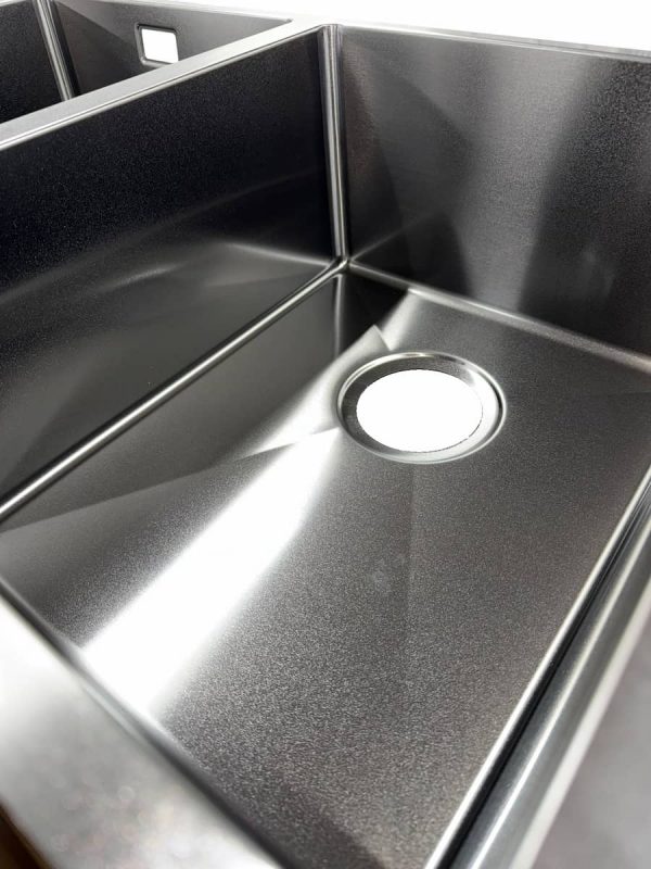 close-up-finish-gun-metalic.jpg viandpro gun metal sink detail